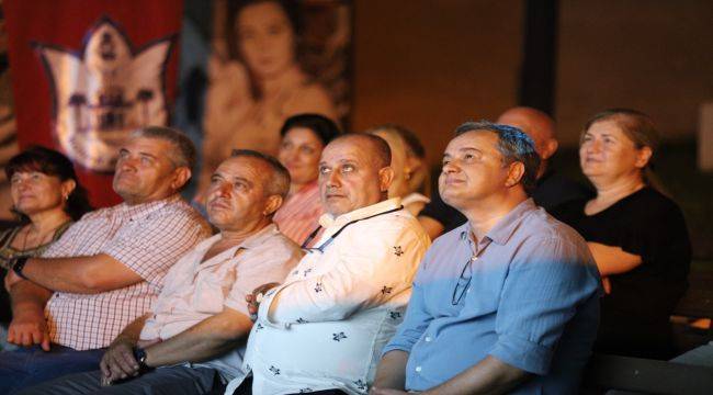 İstanbul’da doğdu, İzmir’de tanındı