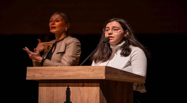 Başkan Tugay Edebiyat Festivali’ni şiirle açtı 