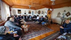 Başkan Tugay, İstanbul'da CHP Genel Başkanı Özgür Özel ile bir araya geldi