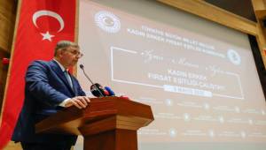 Başkan Tugay, Kadın Erkek Fırsat Eşitliği Çalıştayı’nda konuştu