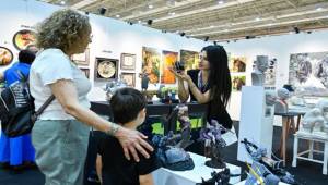 İzmir’de sanat ve antika fuarına yoğun ilgi