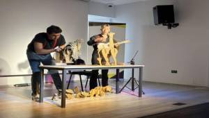 Kendini Arayan Zürafa Yollarda