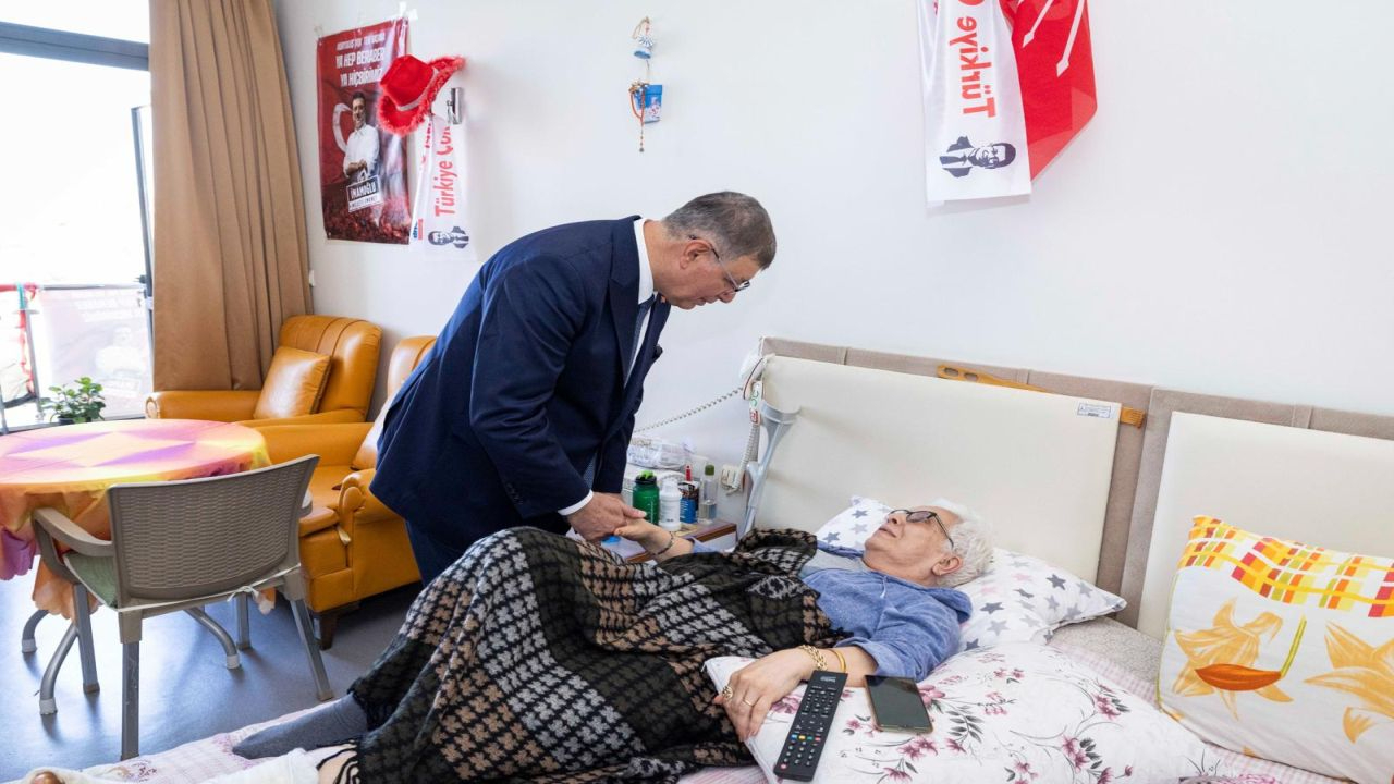 Başkan Tugay’dan Bayram Öncesi Huzurevi ve Hastane Ziyareti