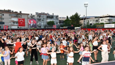 Dansın ve müziğin kalbi Çiğli’de attı
