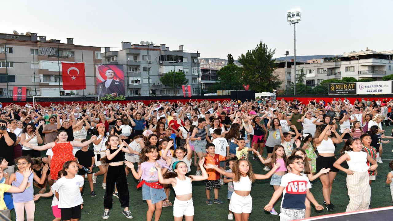 Dansın ve müziğin kalbi Çiğli’de attı