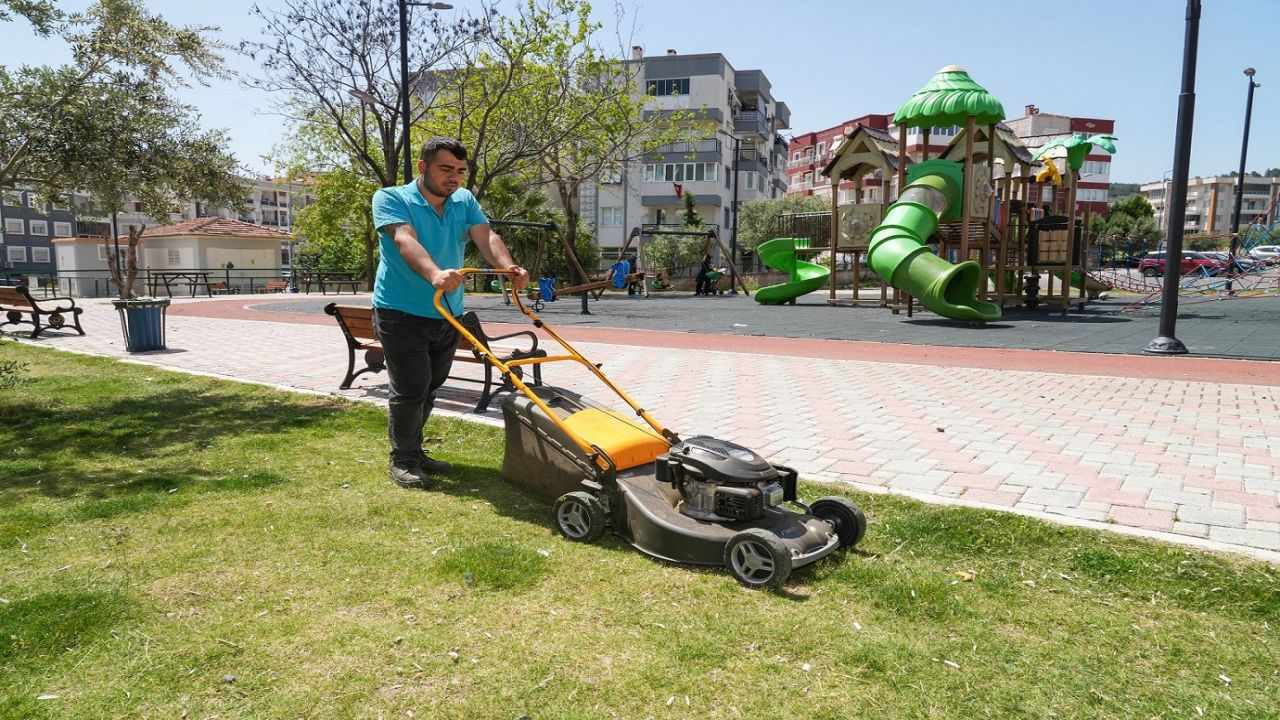 Gaziemir’in parklarında yoğun çalışma