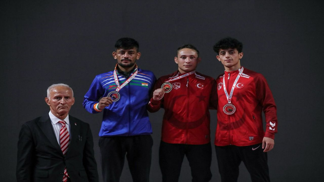 Altın madalyalar İzmir'in