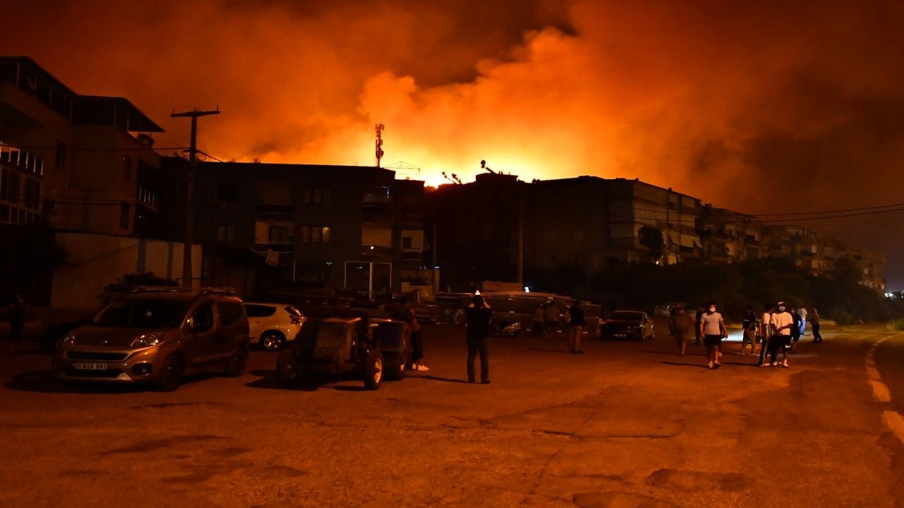 Yangınla mücadele devam ediyor