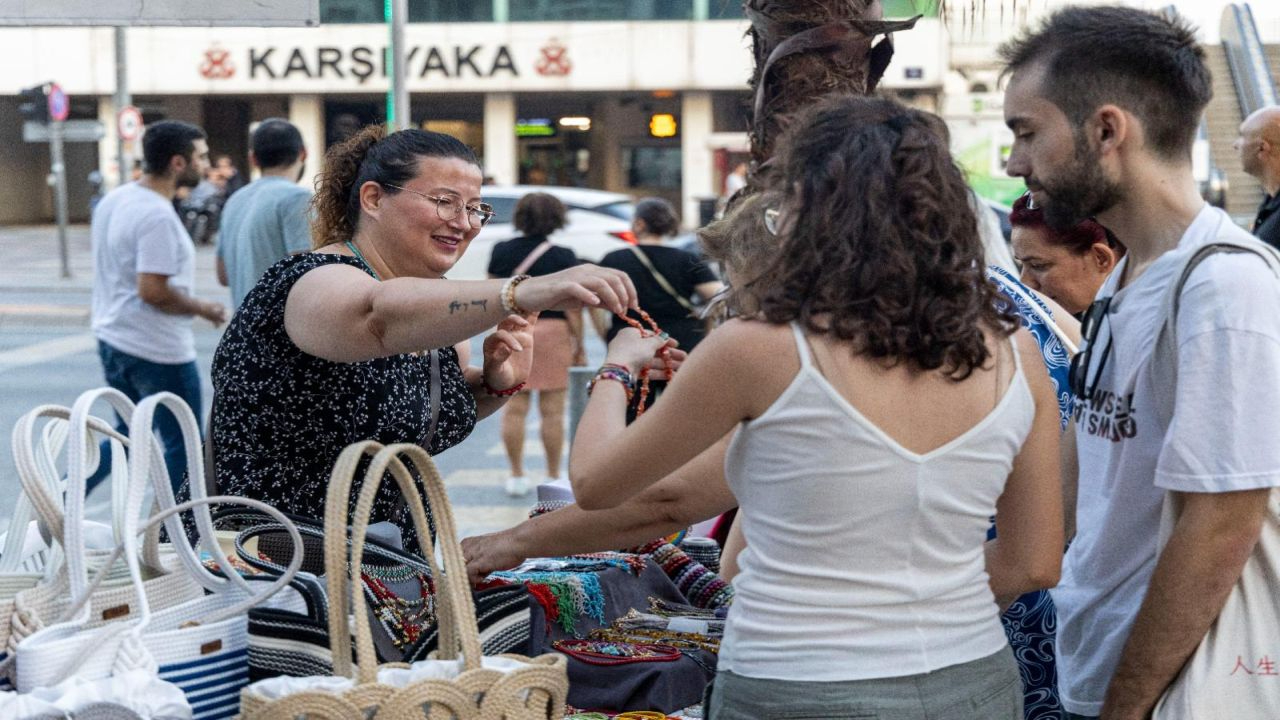 Karşıyaka Çarşısı kadın emeğiyle renkleniyor