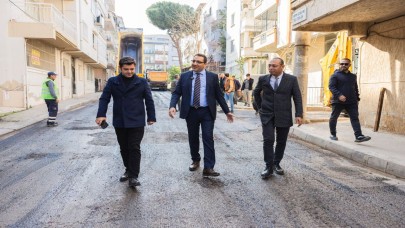 Balçova'da asfalt ve kaldırım çalışmaları sürüyor