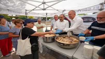 Gaziemir Belediyesi’nden aşure ikramı