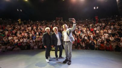 Buca'da Zeki & Metin Amfi Tiyatro'ya coşkulu açılış