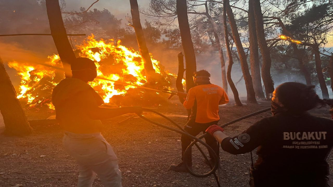 Buca tüm gece alevlerle mücadele etti