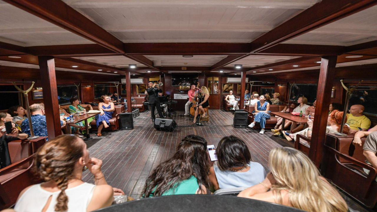 Bergama Vapuru’nda caz esintisi