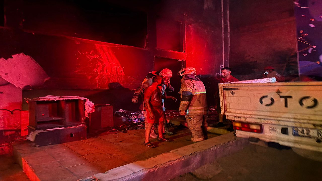 Konak'taki yangında iki kişi kurtarıldı