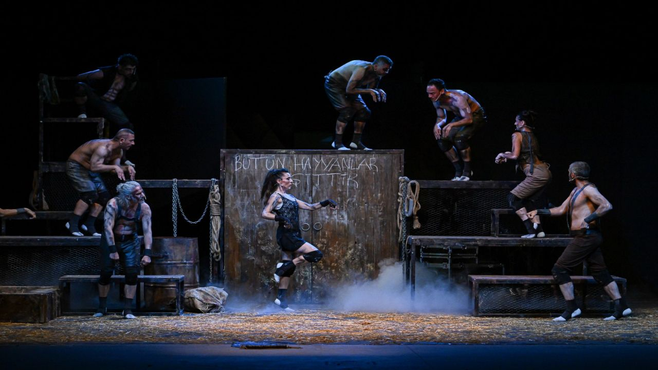 “Hayvan Çiftliği” ile perdelerini açtı