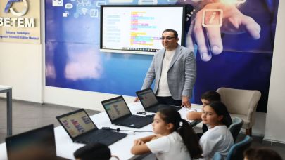 Robotik Kodlama Kursu öğrencileriyle buluştu