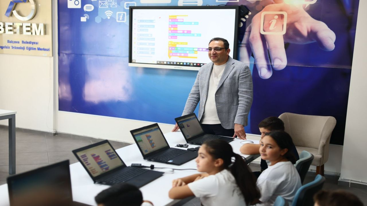 Robotik Kodlama Kursu öğrencileriyle buluştu