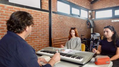 Genç İzmir'in ücretsiz müzik kursları için başvurular sürüyor