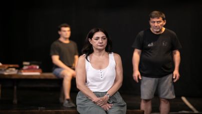 İzmir Şehir Tiyatroları “Cadı Kazanı” Oyununun Provalarına Devam Ediyor