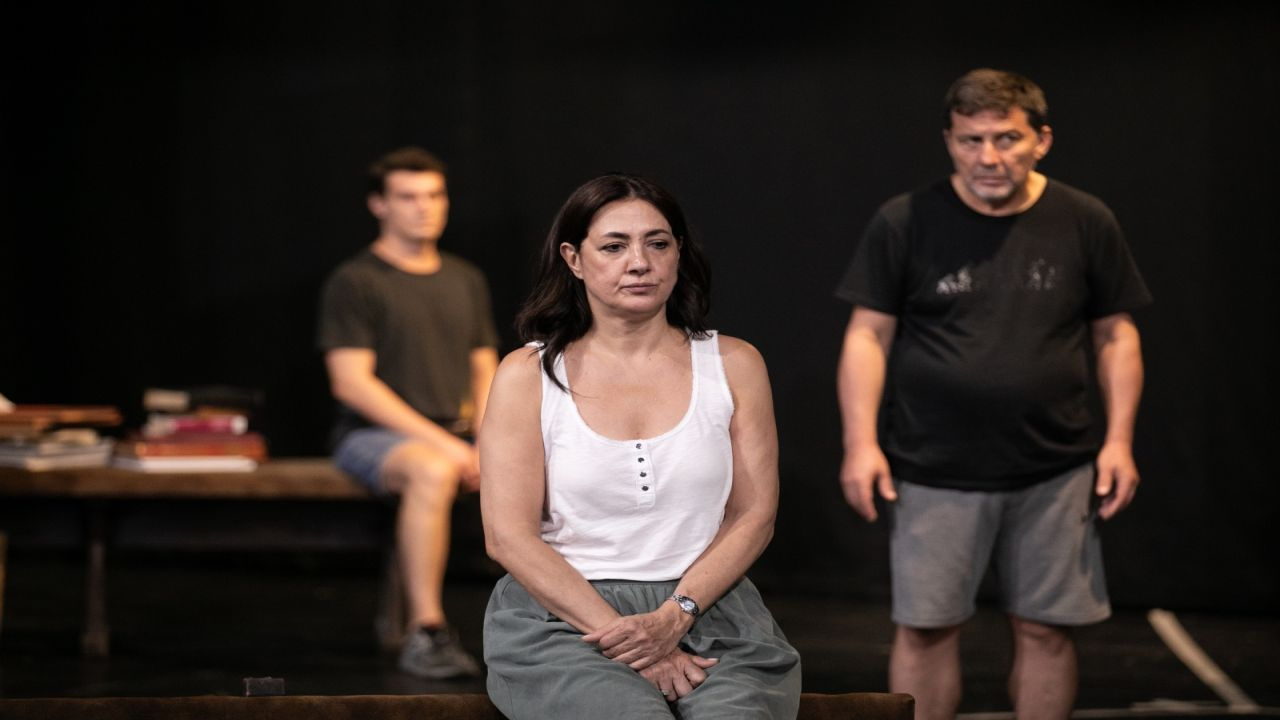 İzmir Şehir Tiyatroları “Cadı Kazanı” Oyununun Provalarına Devam Ediyor