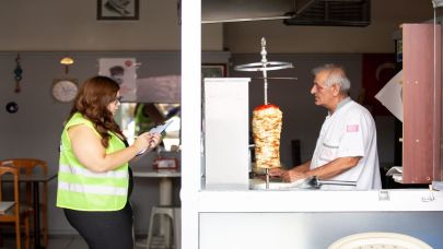 NARLIDERE BELEDİYESİ ESNAFI DİNLİYOR, SORUNLAR  HIZLA ÇÖZÜLÜYOR