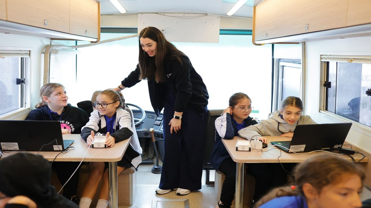 Deniztemizturmepa Mavi Nefes Eğitim Otobüsü Ayvalık’ta