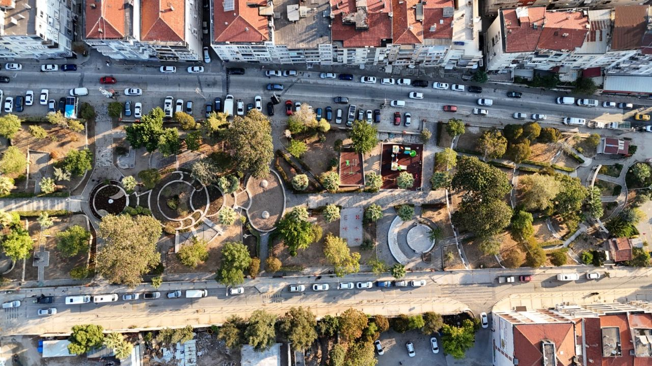 Yüce Sonkurt Parkı yeni yüzüyle Konak’a nefes oldu