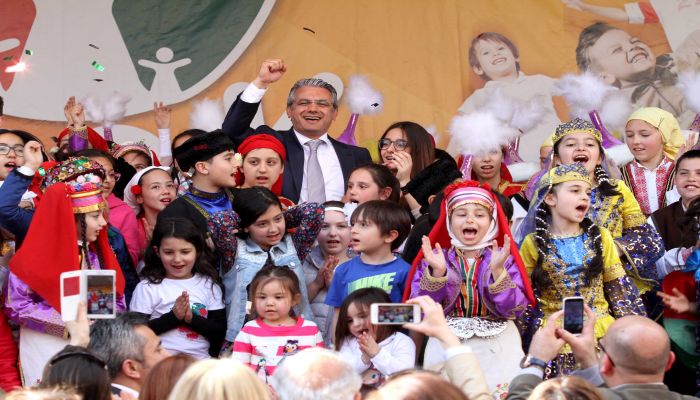 Dünya çocuklarından muhteşem kortej