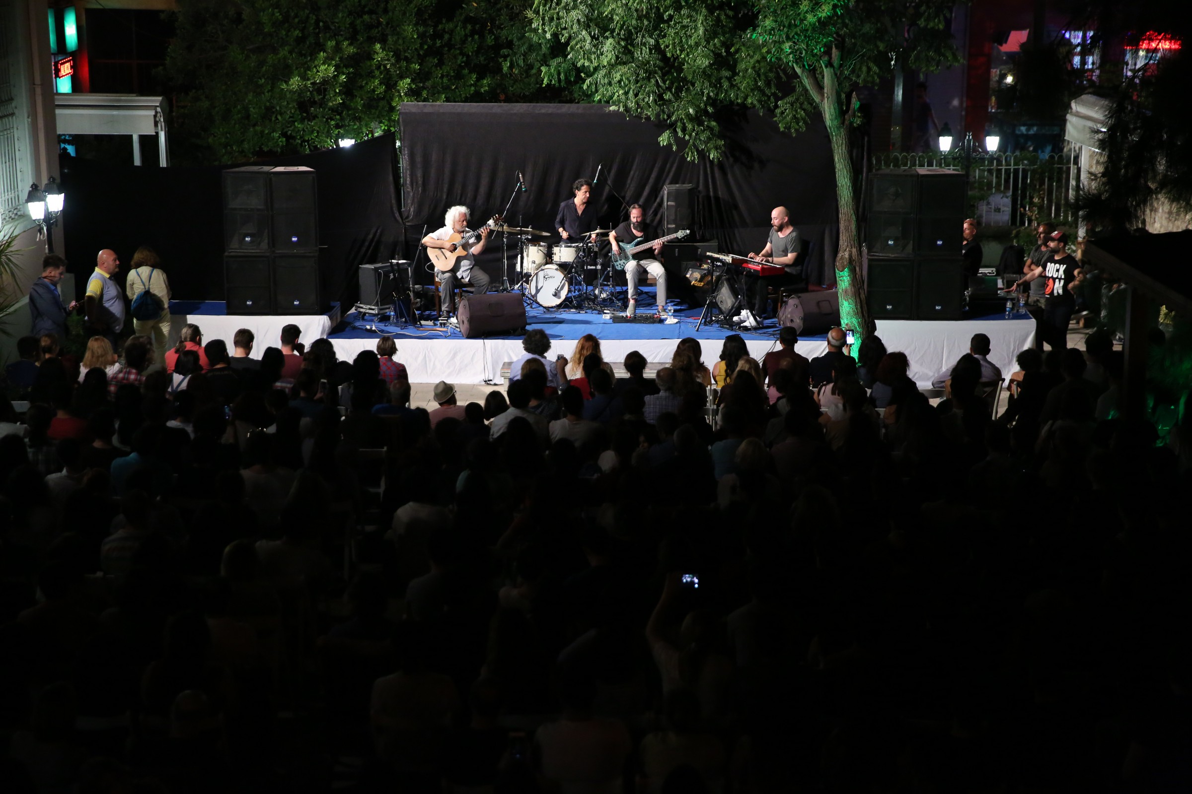 Erkan Oğur gitarını Buca’da konuşturdu