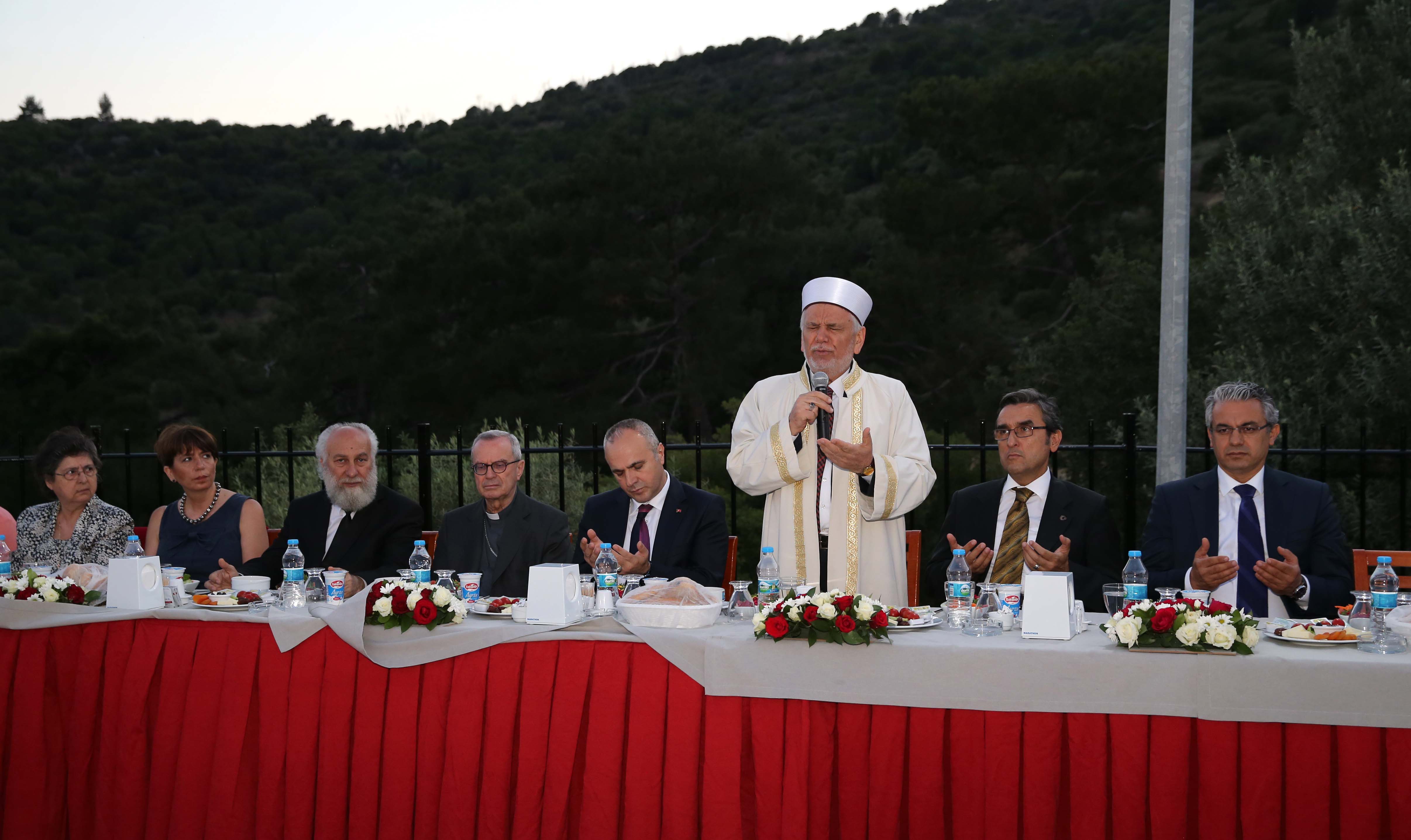 Karşıyaka iftar sofrasında buluştu