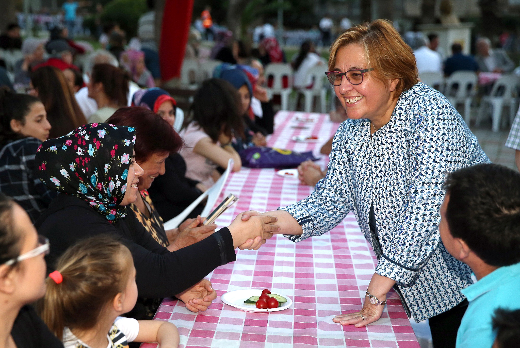 Zeytinlik’e 1000 kişilik iftar sofrası kuruldu