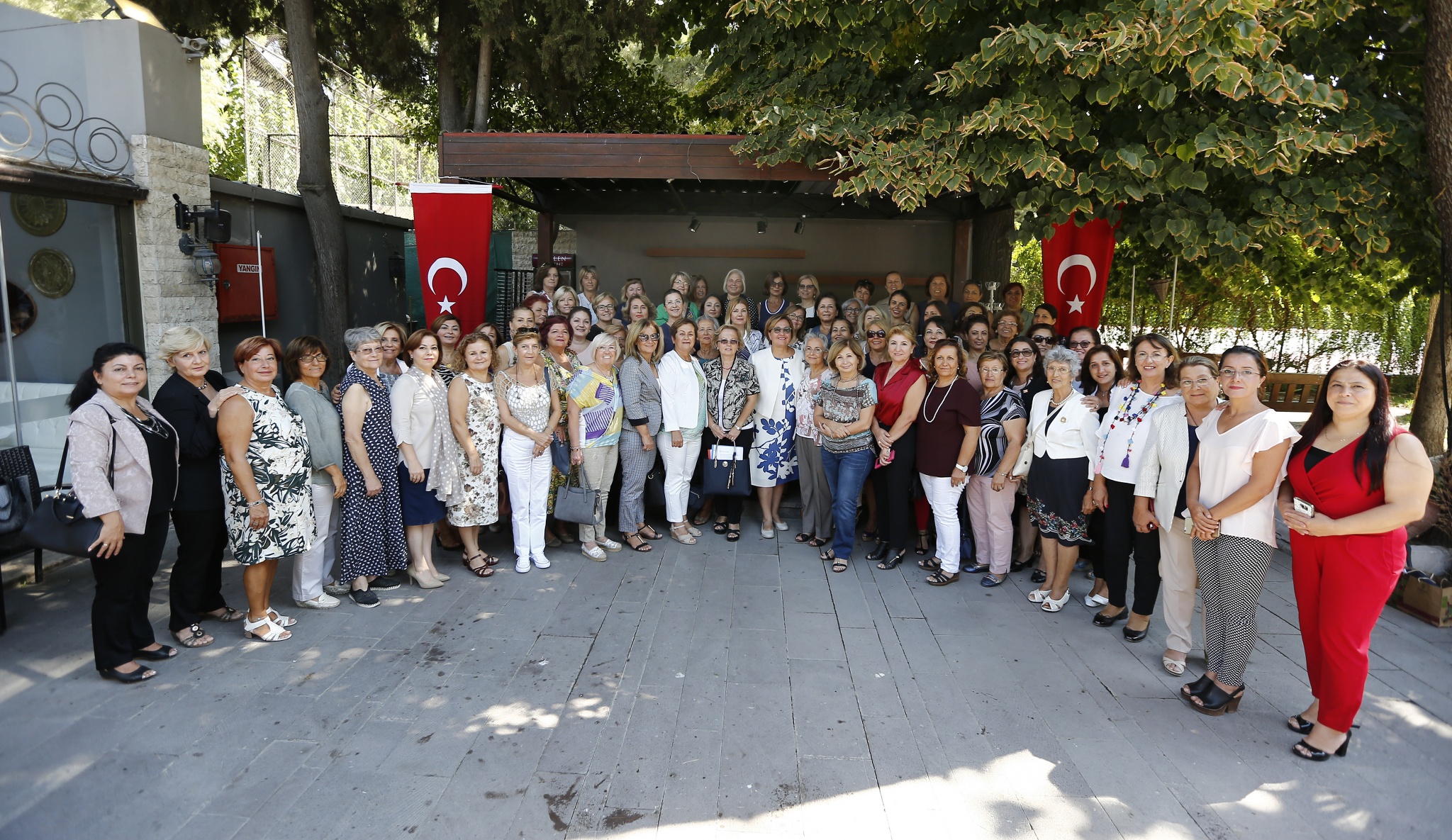 Kadınlar 9 Eylül Ruhuyla Ata' Ya Sahip Çıkacak