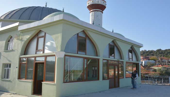 Dikili’de Merdivenli Cami'ne Modern Dokunuş