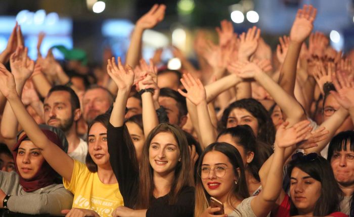 Manuş Baba müzik ziyafeti sundu