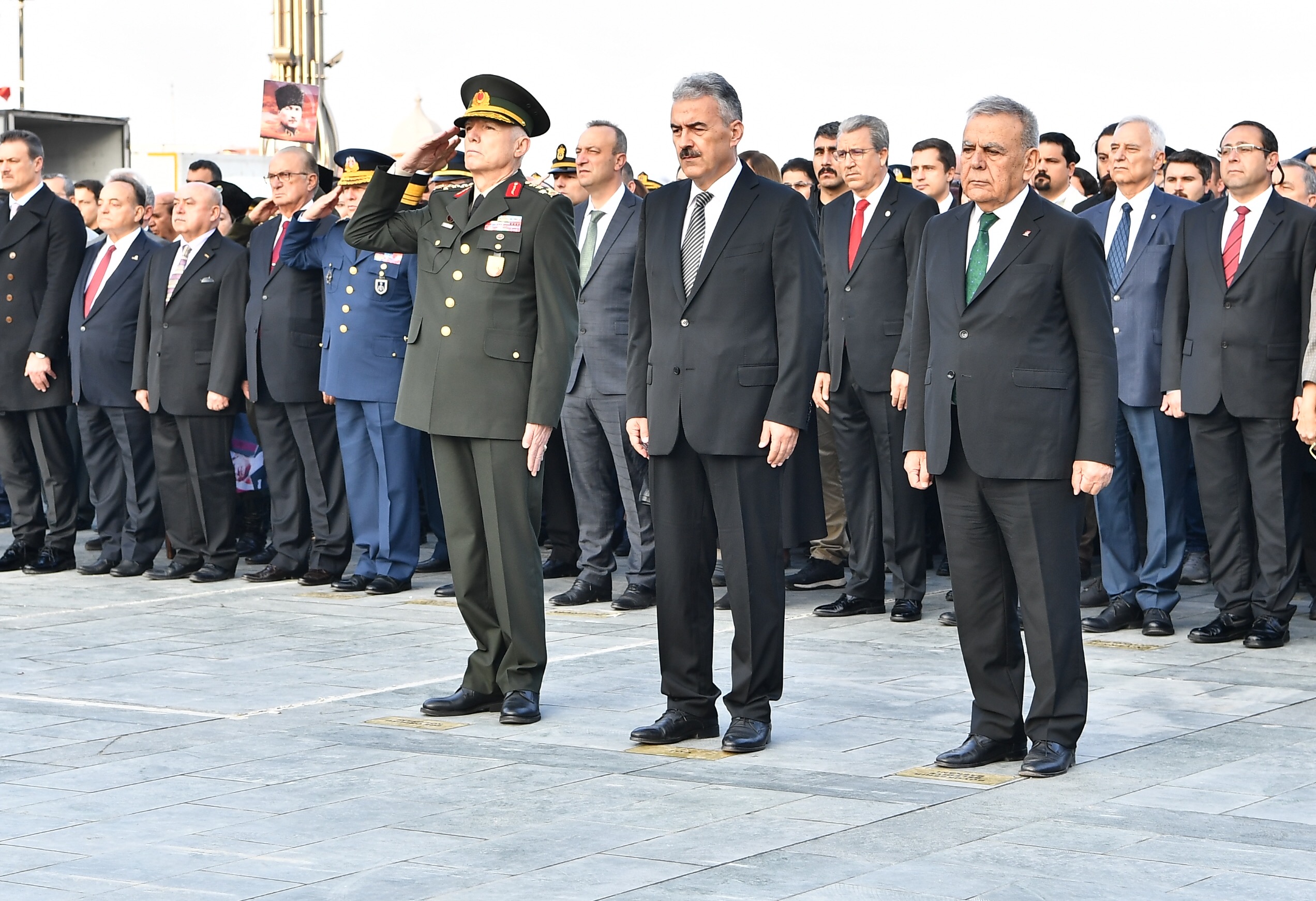 İzmir’de zaman durdu