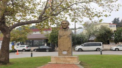 Ahmet Taner Kışlalı Güzelbahçe’de Anıldı