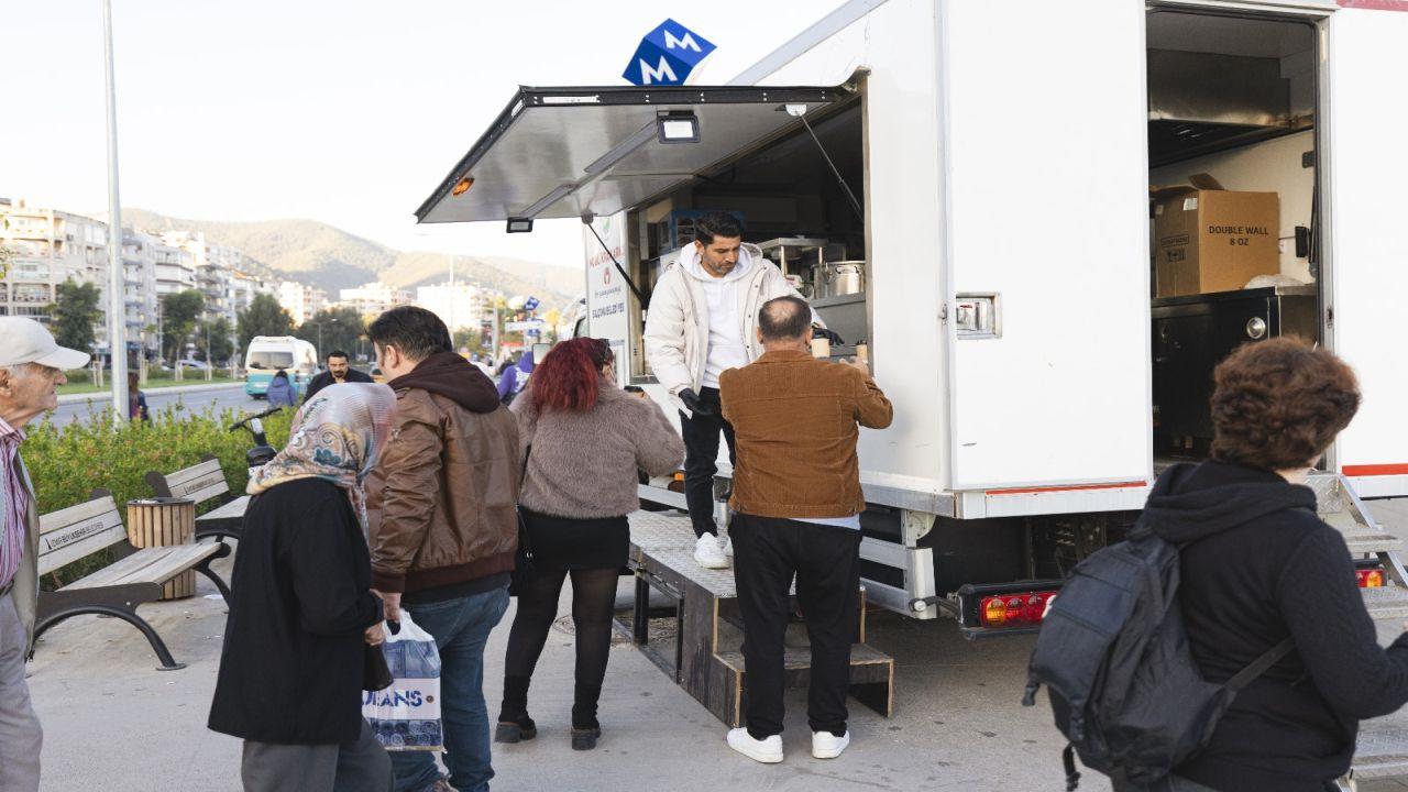 Balçova’da Metroda Sıcak Çorba Sürprizi