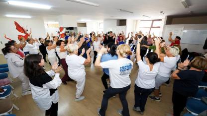 Bedenin şifası kahkaha ve dansla geldi