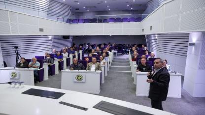 Buca Belediyesi’nden zeytin budama eğitimi