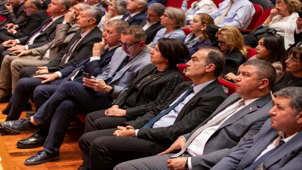 “İzmir’in 2074’e uzanan yolculuğu başladı”