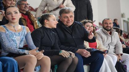 "İzmir’in buz pisti yeni döneme hazır"