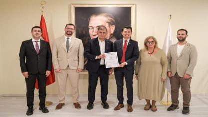 İzmir’in Yaşlı Dostu Şehir unvanı tescillendi