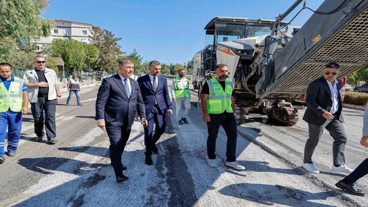 İzmir’in yollarında gece gündüz asfalt çalışması