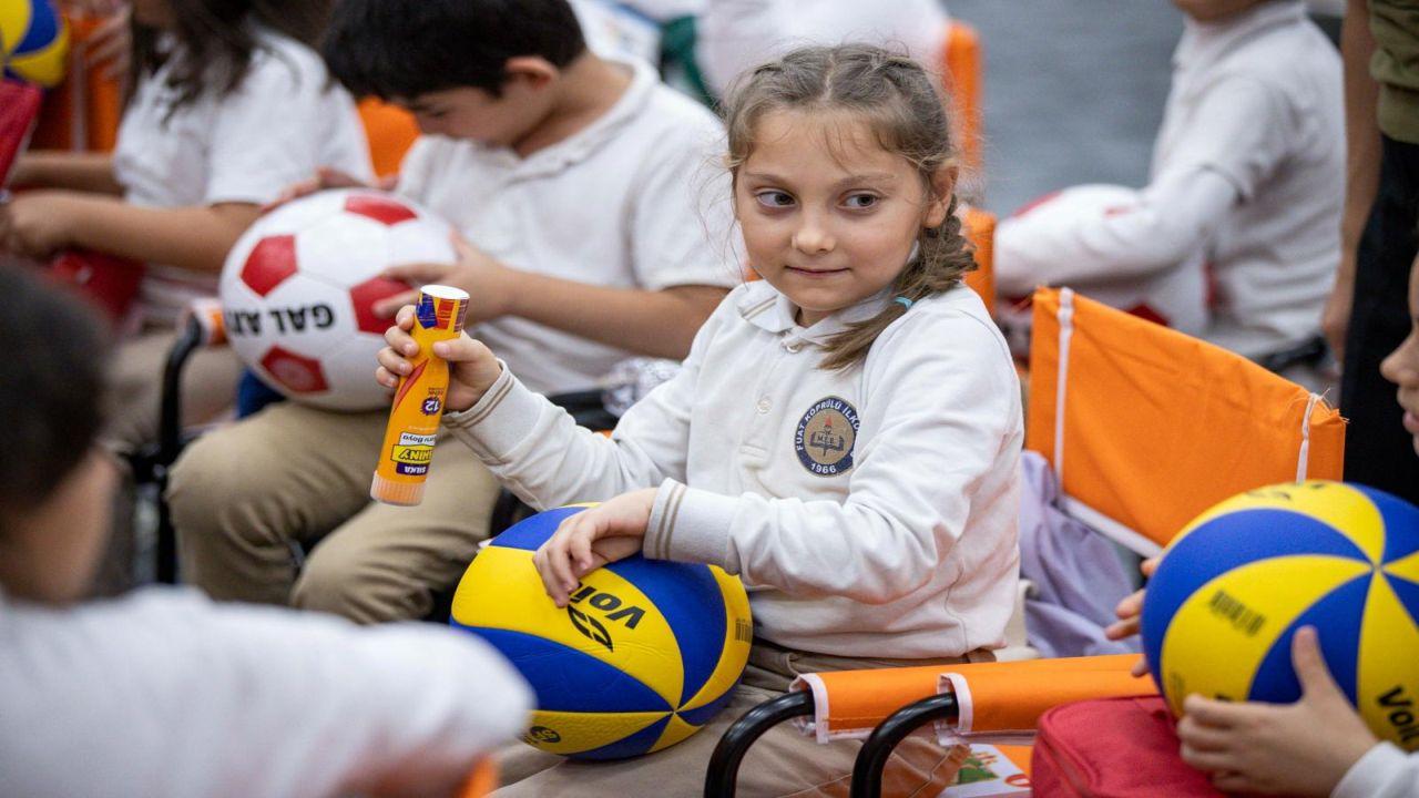 İzmirli çocuklar, Başkan Tugay’la okuma saatinde buluştu