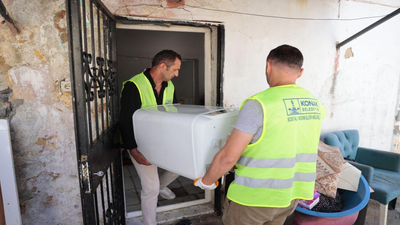 Konak’ta ‘Evden Eve Dayanışma’ devam ediyor