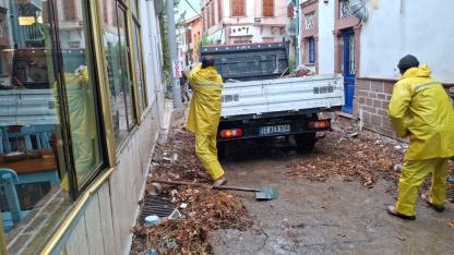 Kuzey Ege’de Etkili Olan Yağışa Ayvalık Belediyesi’nden Anında Müdahale