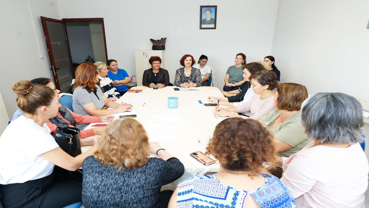 "NARLIDERE’DE KADINLAR HAKLARINI ÖĞRENİYOR"