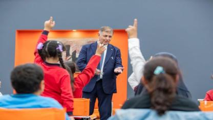 Başkan Tugay okudu, Kadifekaleli çocuklar dinledi