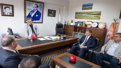 Sezonun ilk zeytinyağı Başkan Tugay’dan